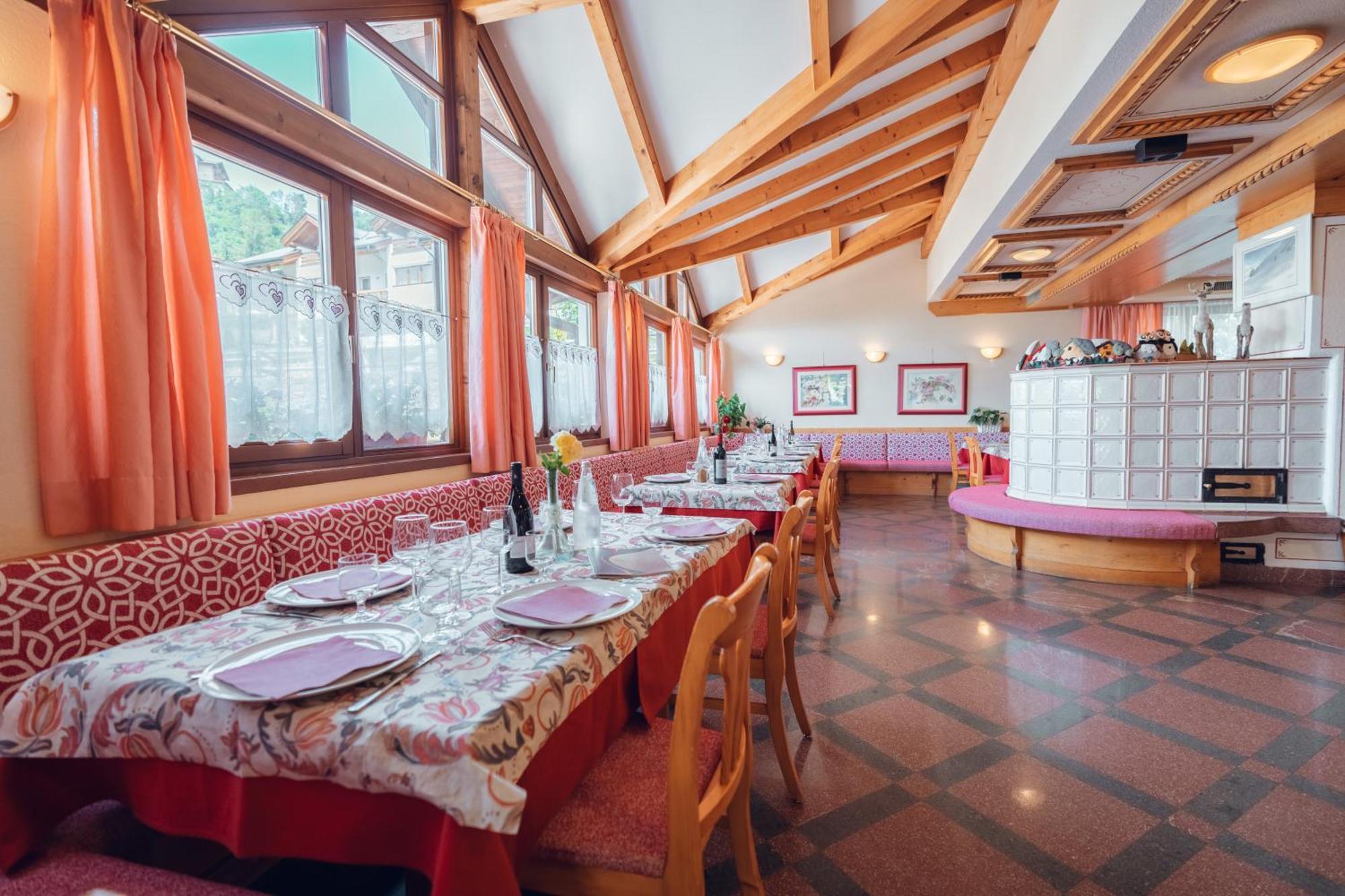 Aparthotel Des Alpes Cavalese Ngoại thất bức ảnh