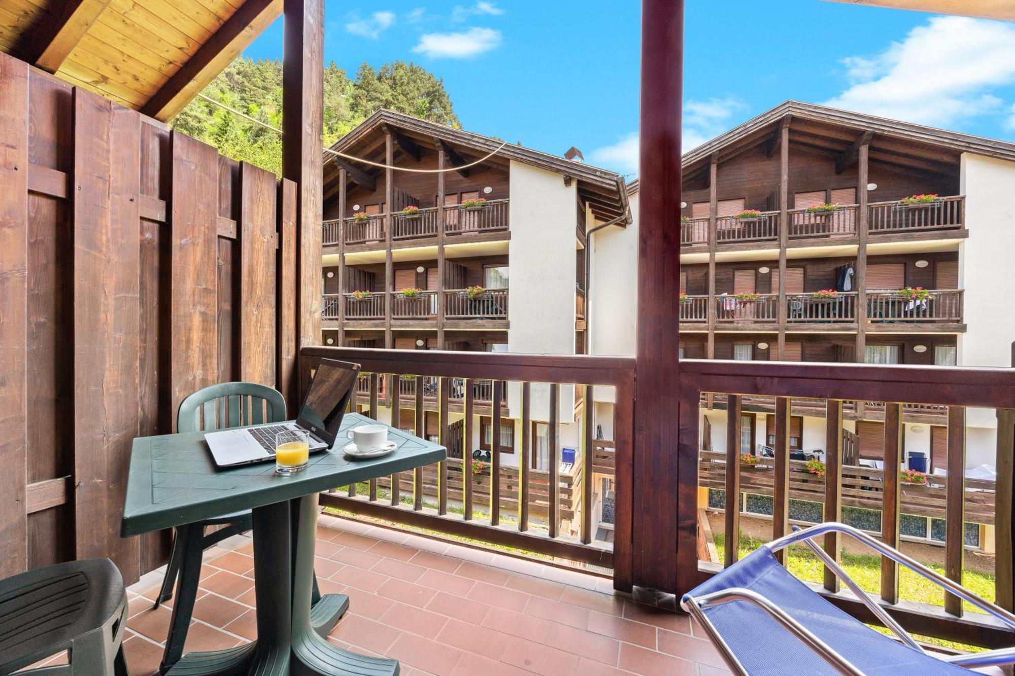 Aparthotel Des Alpes Cavalese Ngoại thất bức ảnh