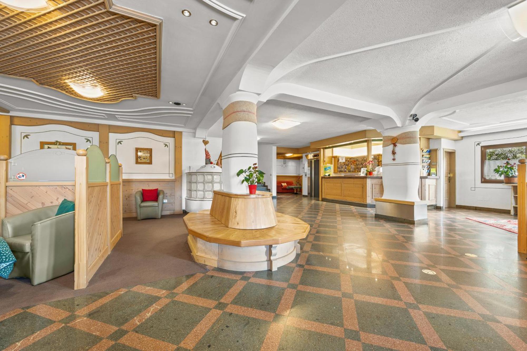 Aparthotel Des Alpes Cavalese Ngoại thất bức ảnh