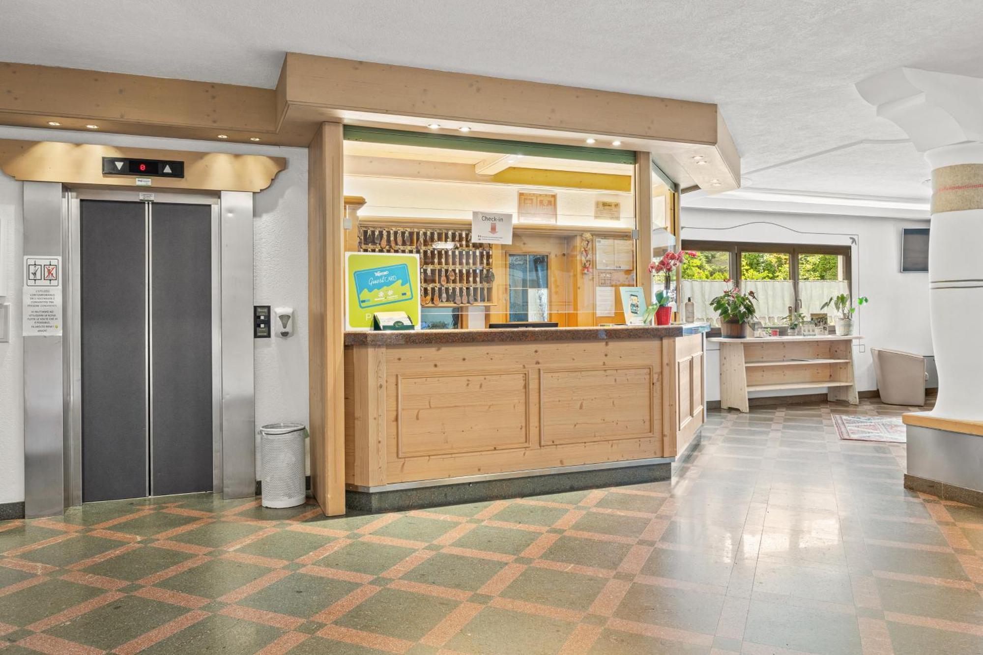 Aparthotel Des Alpes Cavalese Ngoại thất bức ảnh