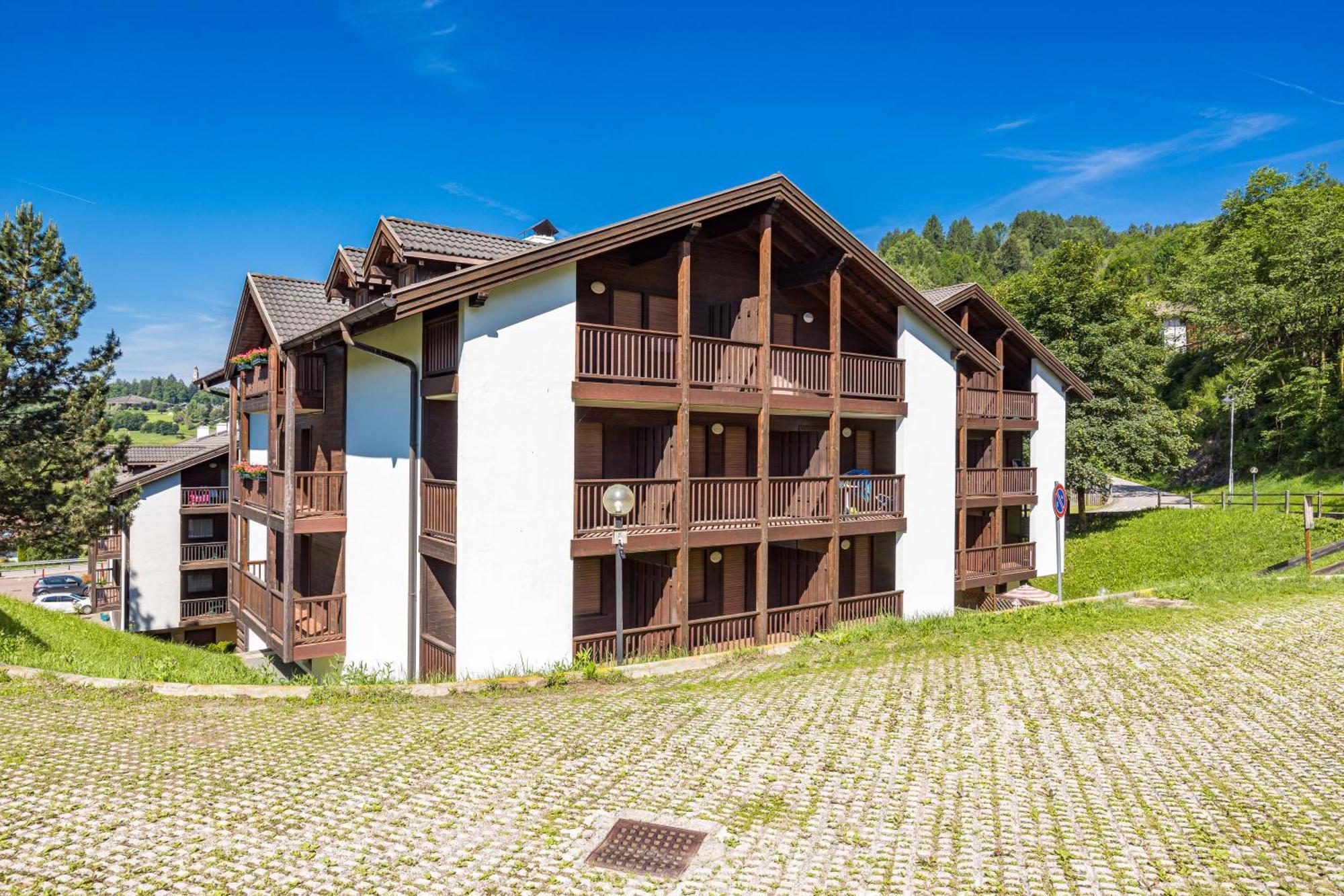 Aparthotel Des Alpes Cavalese Ngoại thất bức ảnh