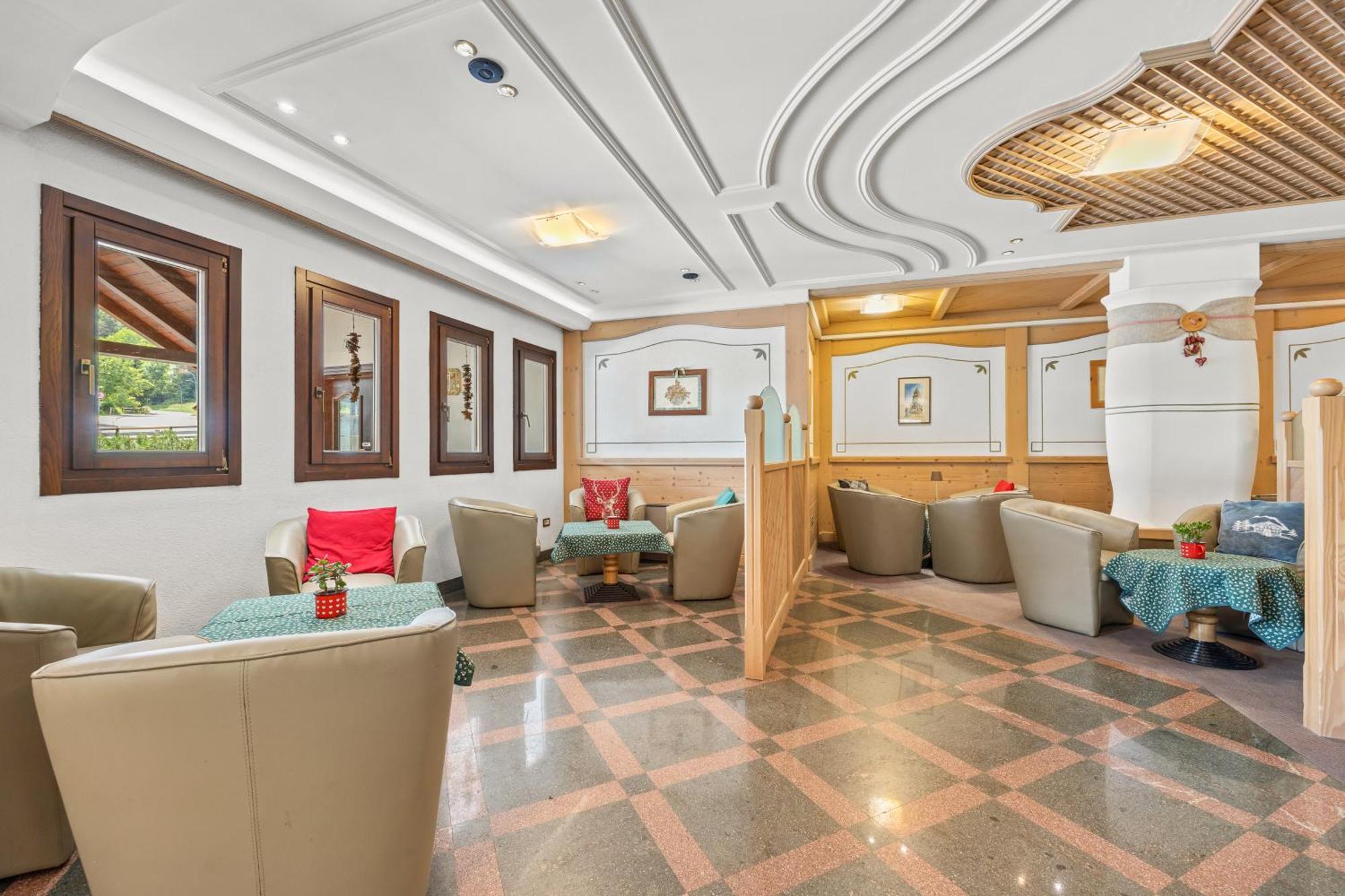 Aparthotel Des Alpes Cavalese Ngoại thất bức ảnh