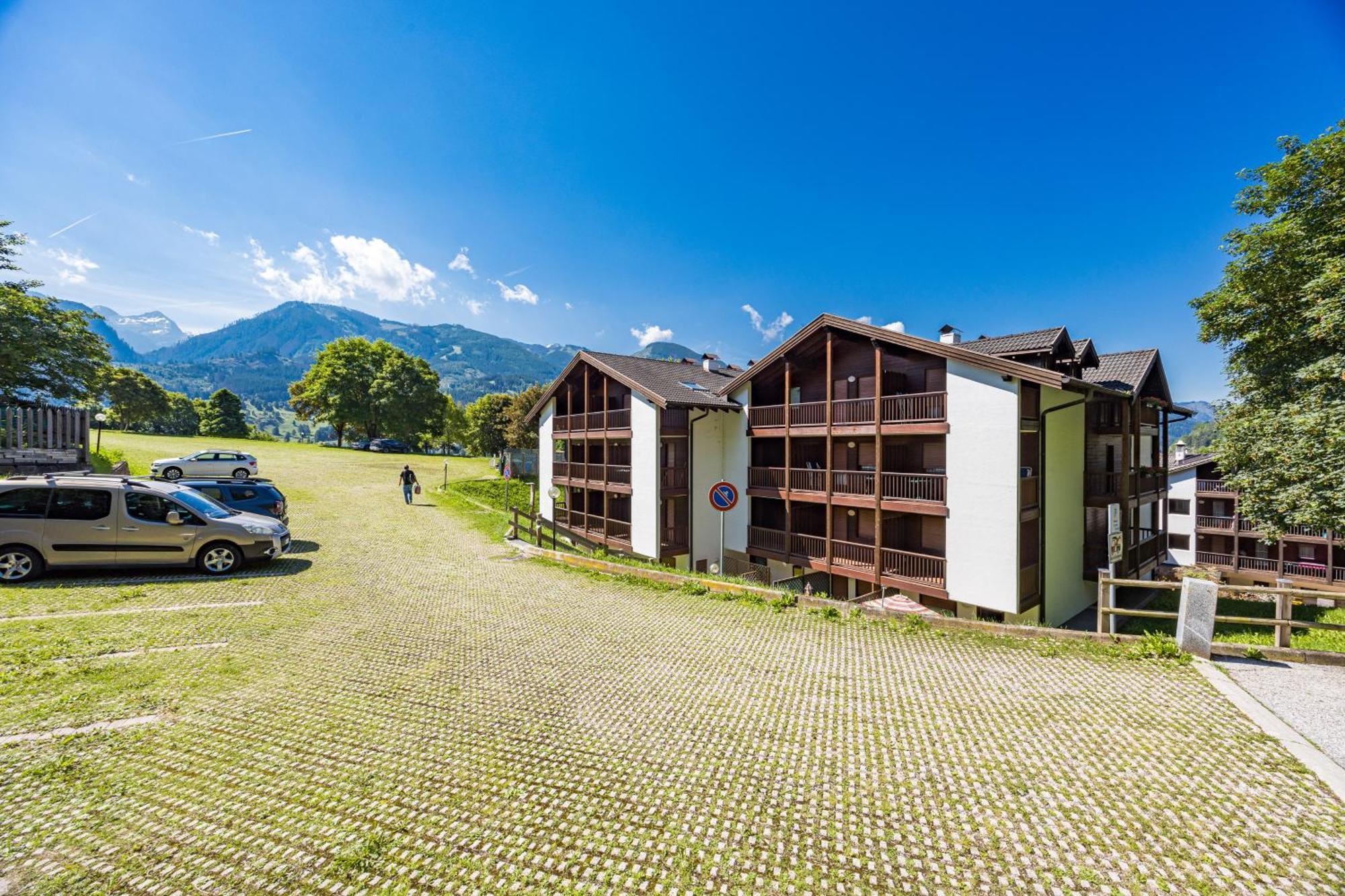 Aparthotel Des Alpes Cavalese Ngoại thất bức ảnh