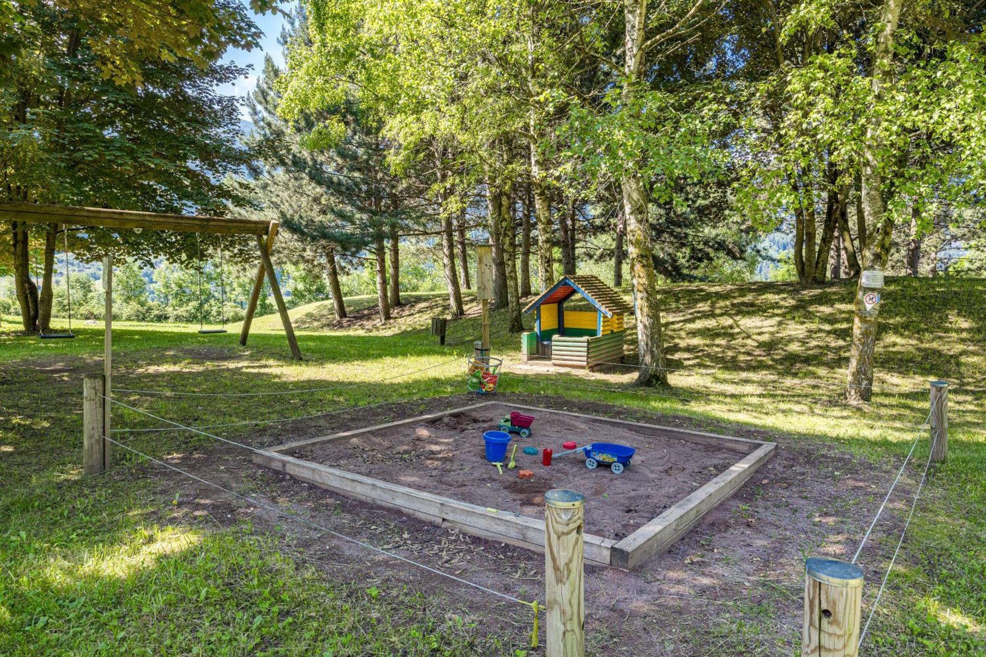 Aparthotel Des Alpes Cavalese Ngoại thất bức ảnh